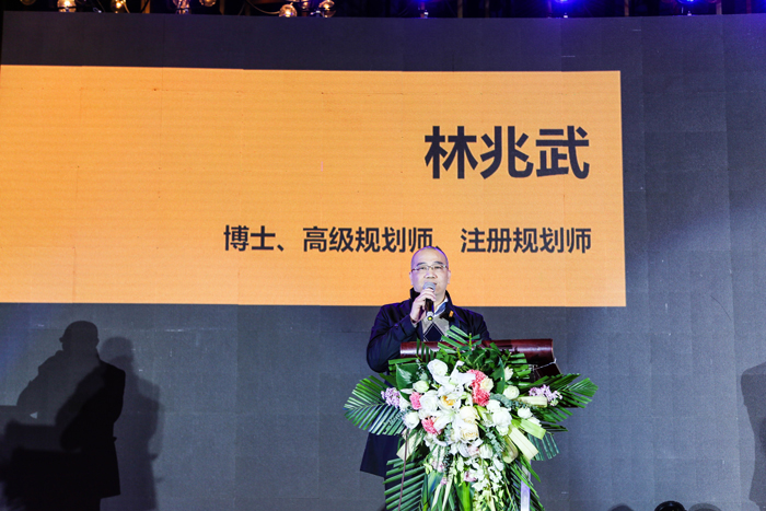 1516699860465048544.jpg 18.jpg